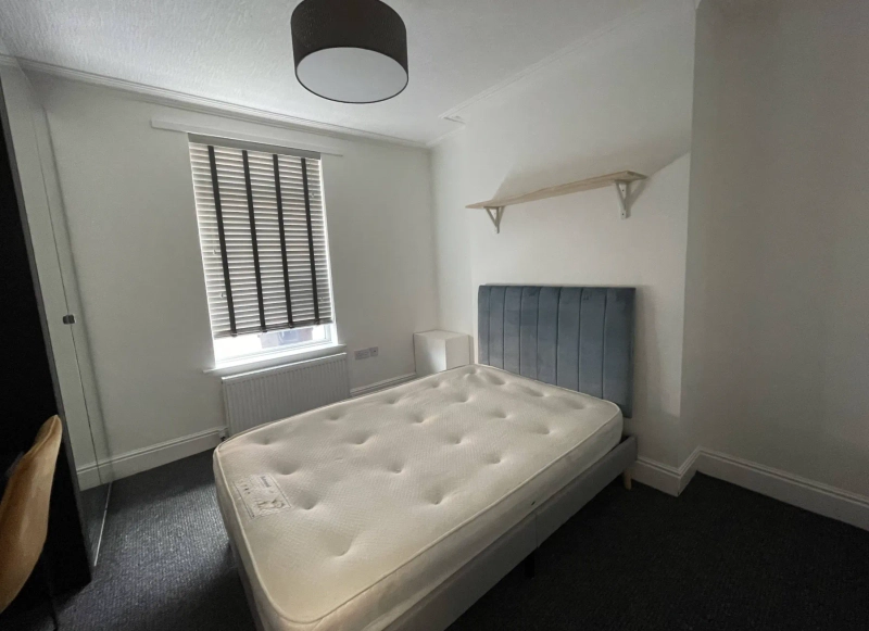 Bills Inclusive - 4 Bedroom House, 2 bath - Thumbnail 1